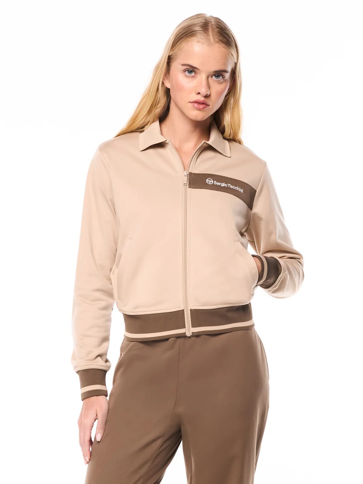 Chaqueta Deportiva Amara en color humus