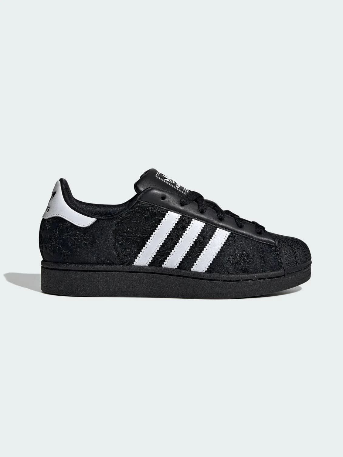 Variante de color core black / cloud white / core black