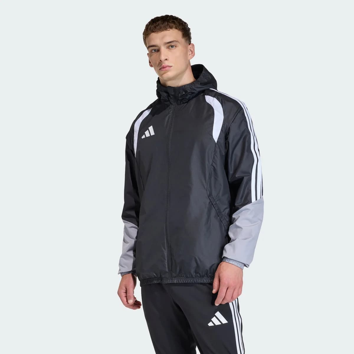 Chaqueta Tiro 26 Competition en color Negro / Light Onix / Blanco