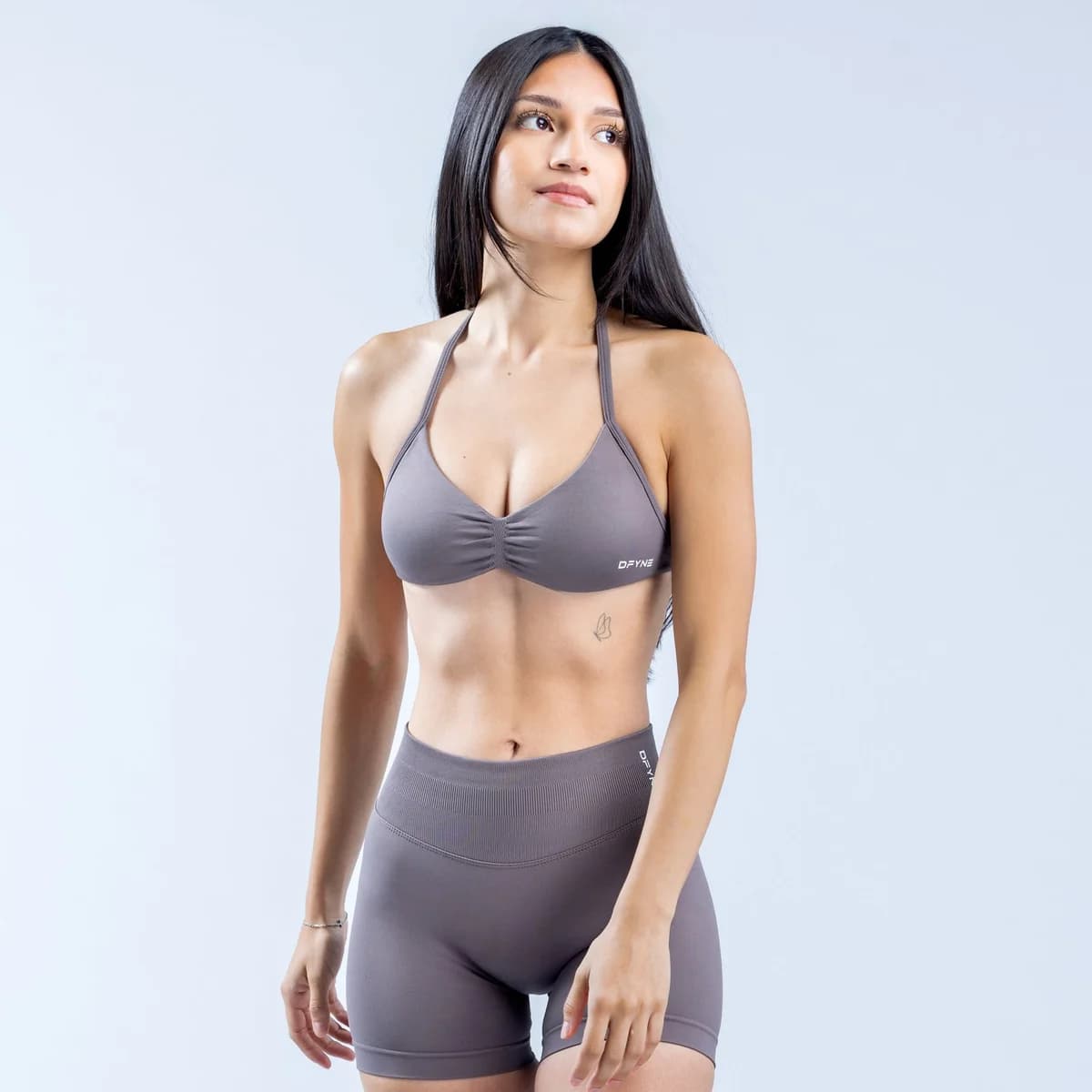Top Deportivo Impact de Tirantes en color Truffle