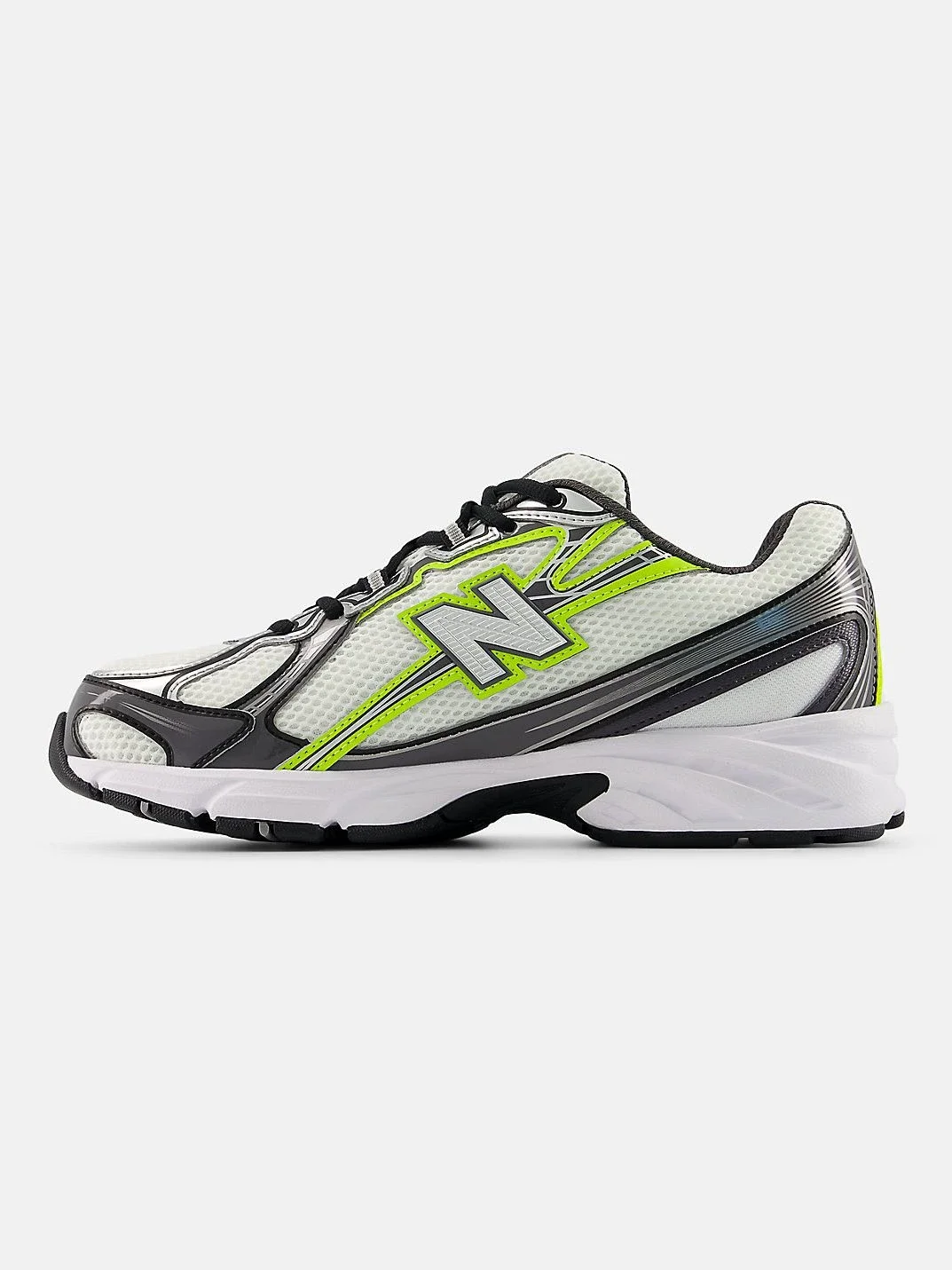 Tenis 740
