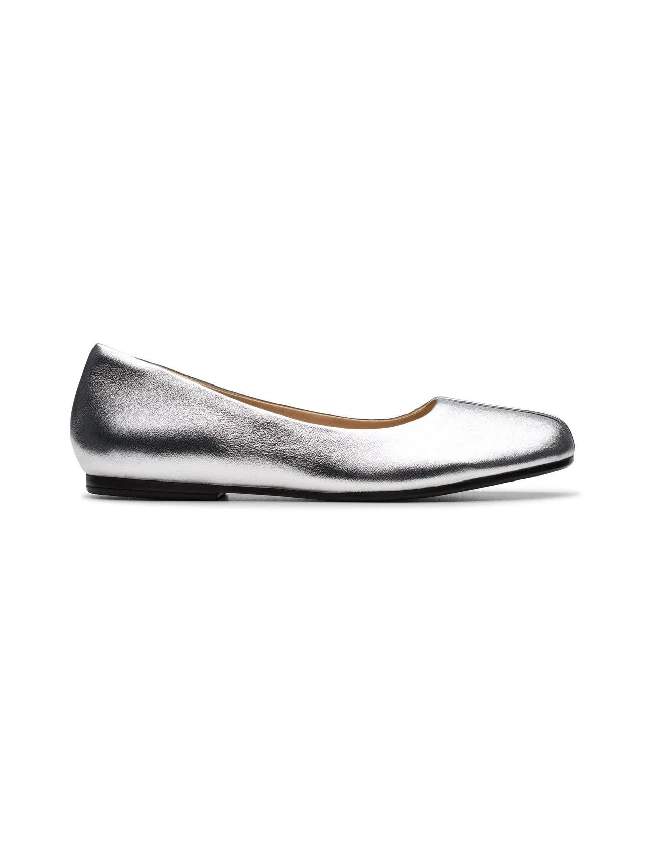 Livia Lily en Piel Plateada