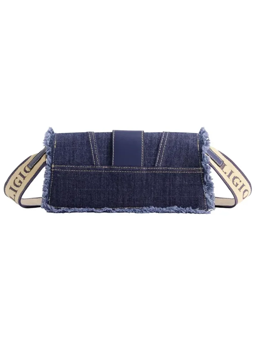 Bolso de solapa en denim deshilachada con correa con logo - imagen 3