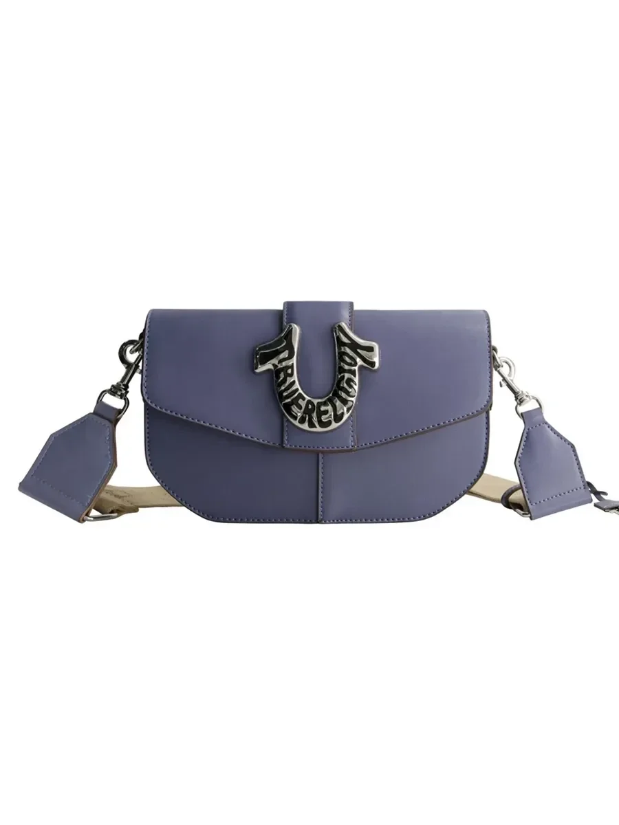 Bolso de hombro con detalle del logotipo distintivo