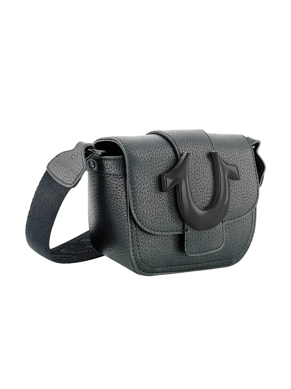 Bolso bandolera pequeño con solapa y detalles metálicos oscuros - imagen 3