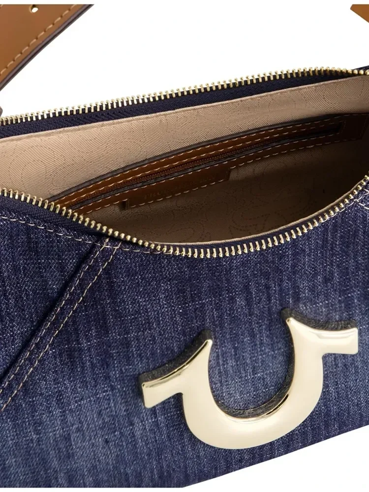 Bolso Hobo Metal Horseshoe en Denim - imagen 5