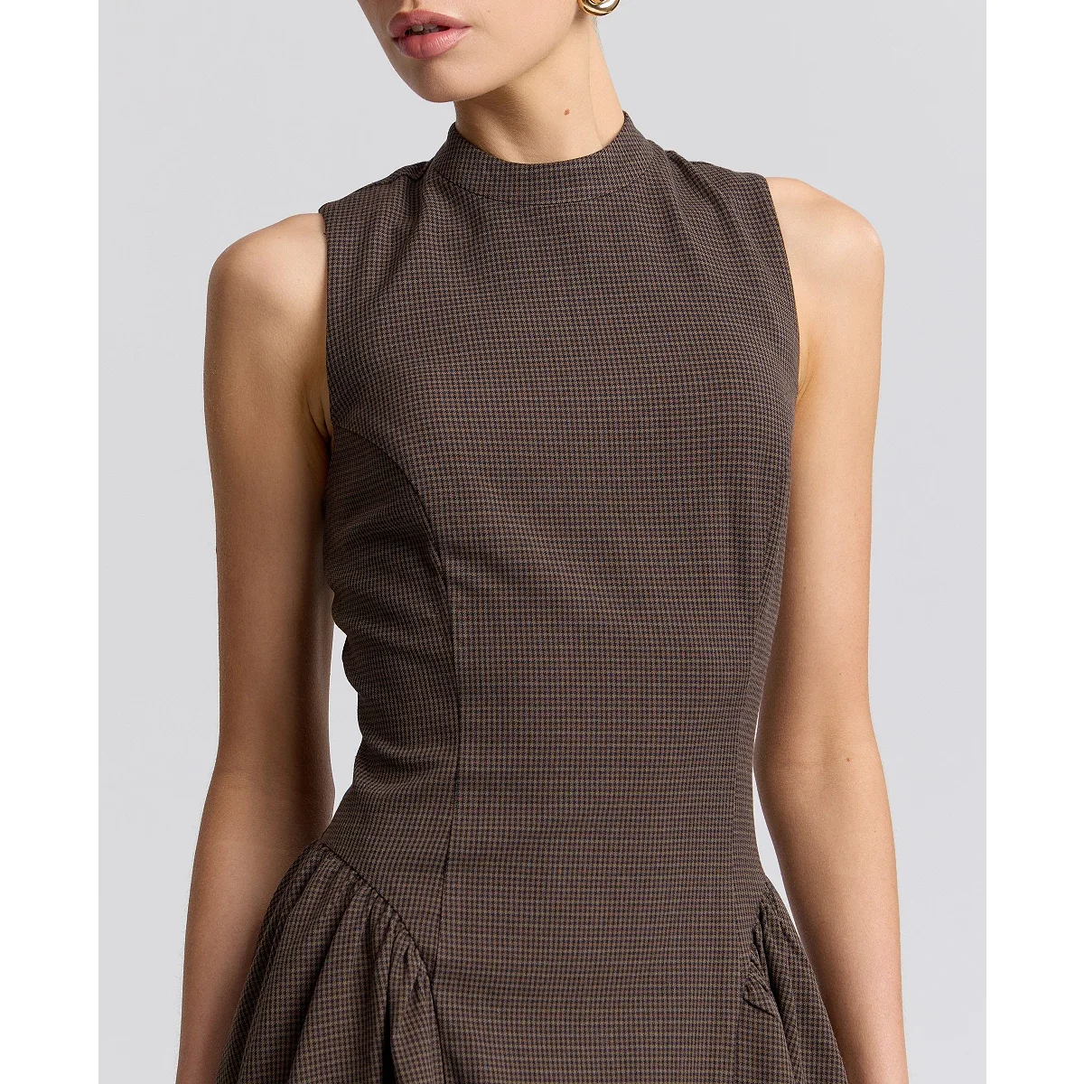 Vestido Mini con Cuello Alto y Volante - imagen 6