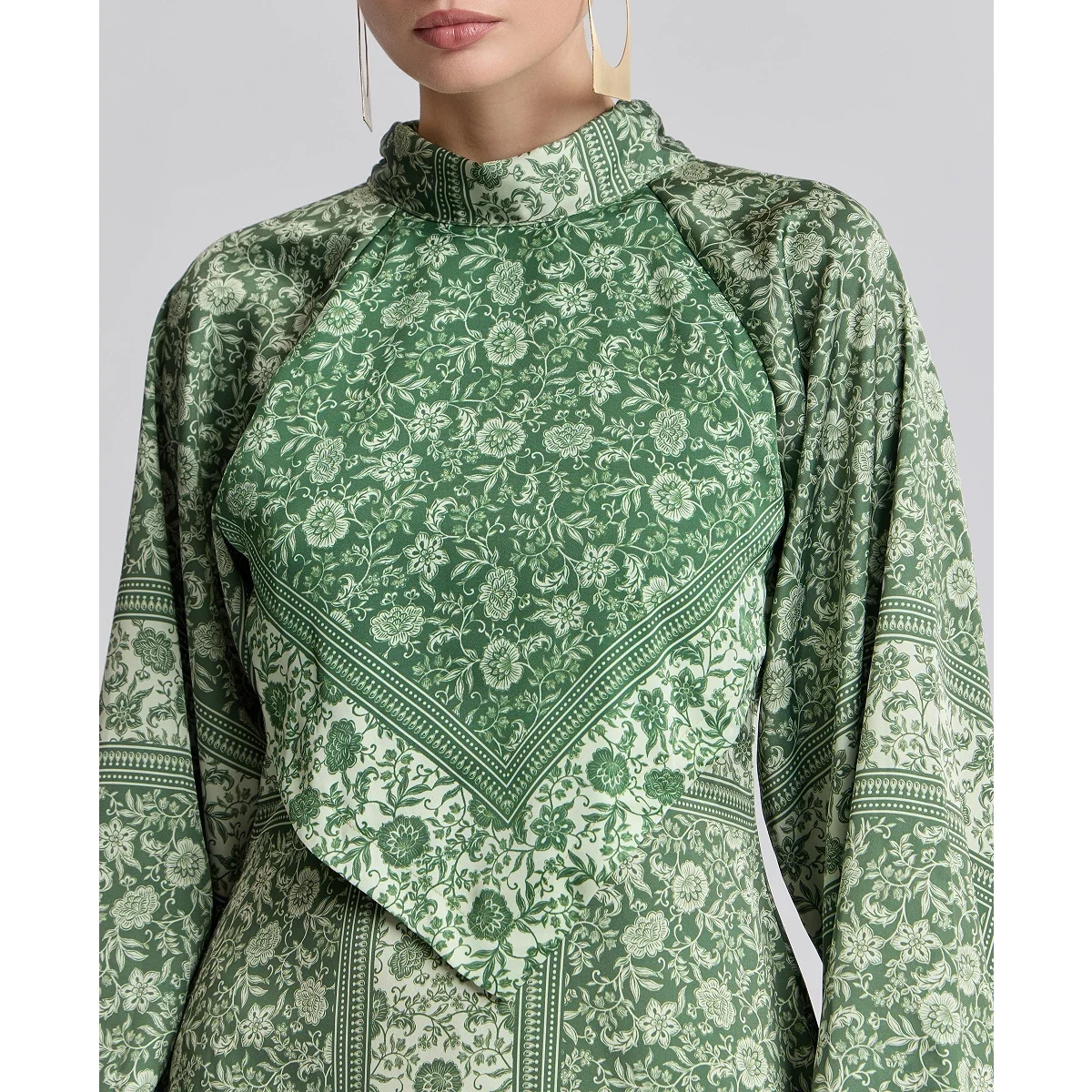 Minivestido Estampado de Satín con Pañuelo en el Cuello - imagen 3
