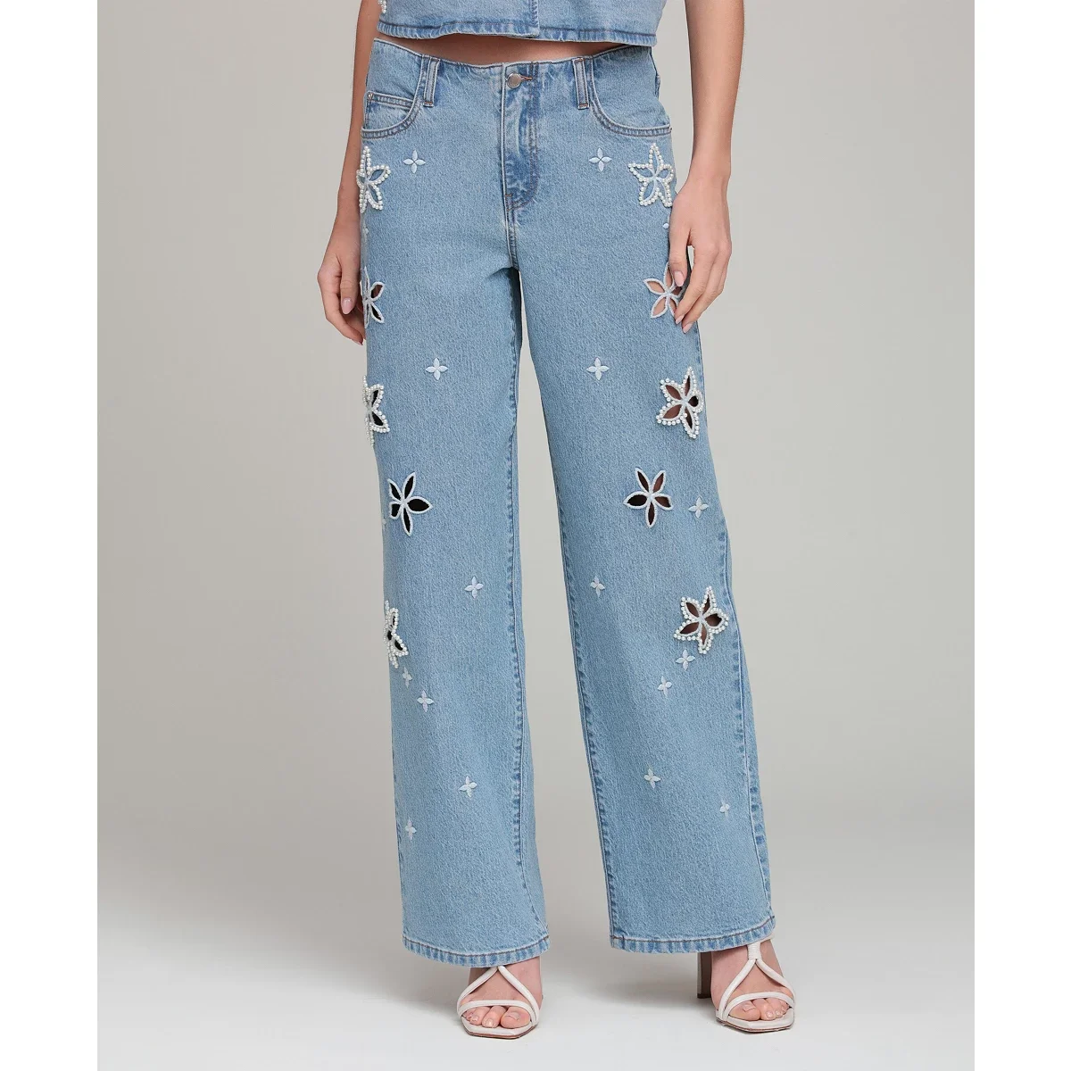 Jeans de Tiro Medio con Recortes Florales - imagen 4
