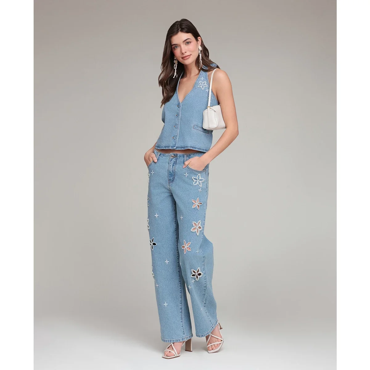 Jeans de Tiro Medio con Recortes Florales - imagen 3