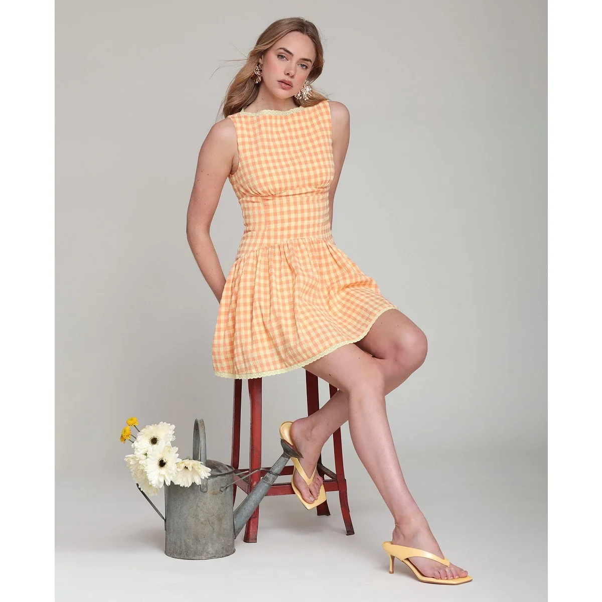 Vestido Mini Sin Mangas con Cuello Barco - imagen 5