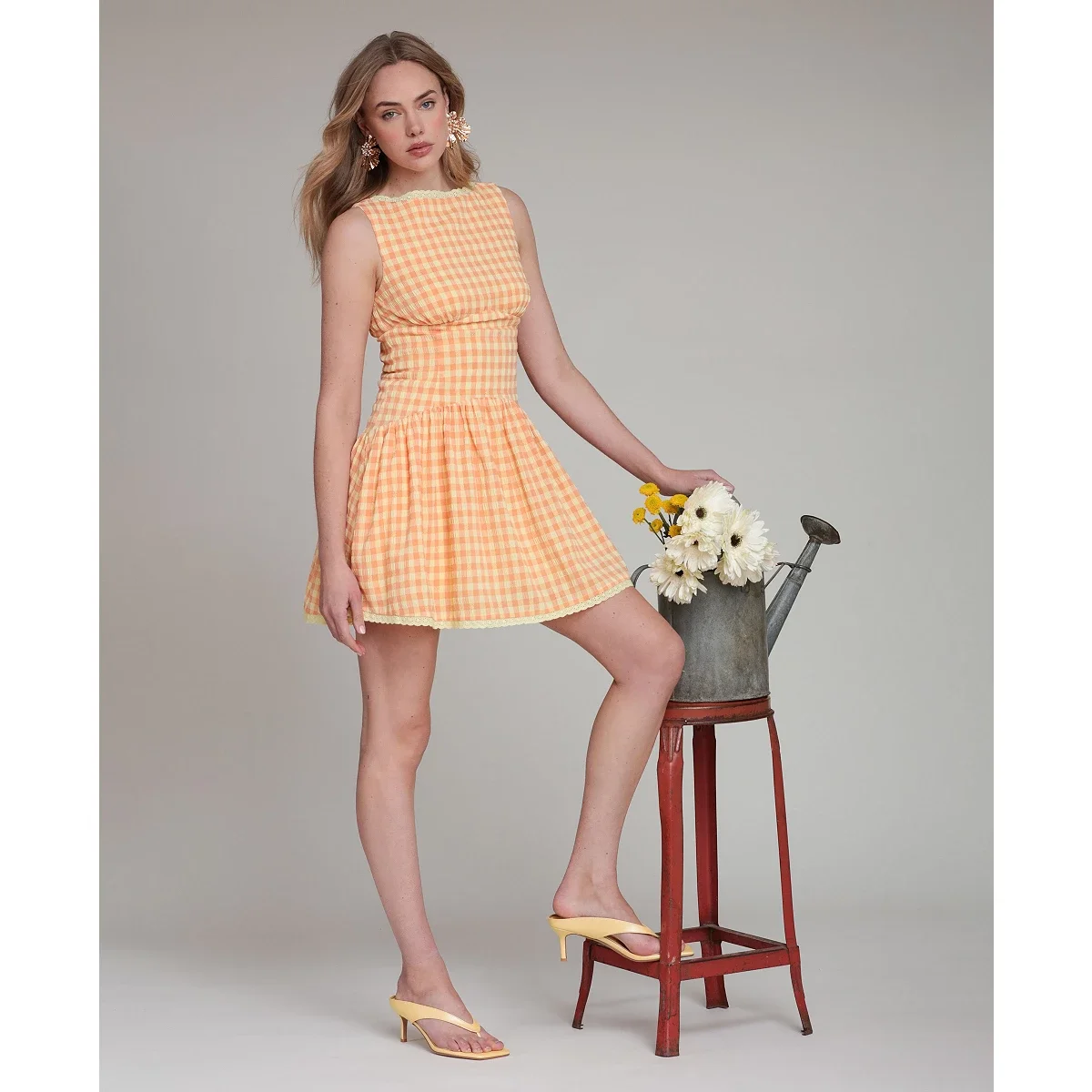 Vestido Mini Sin Mangas con Cuello Barco - imagen 6