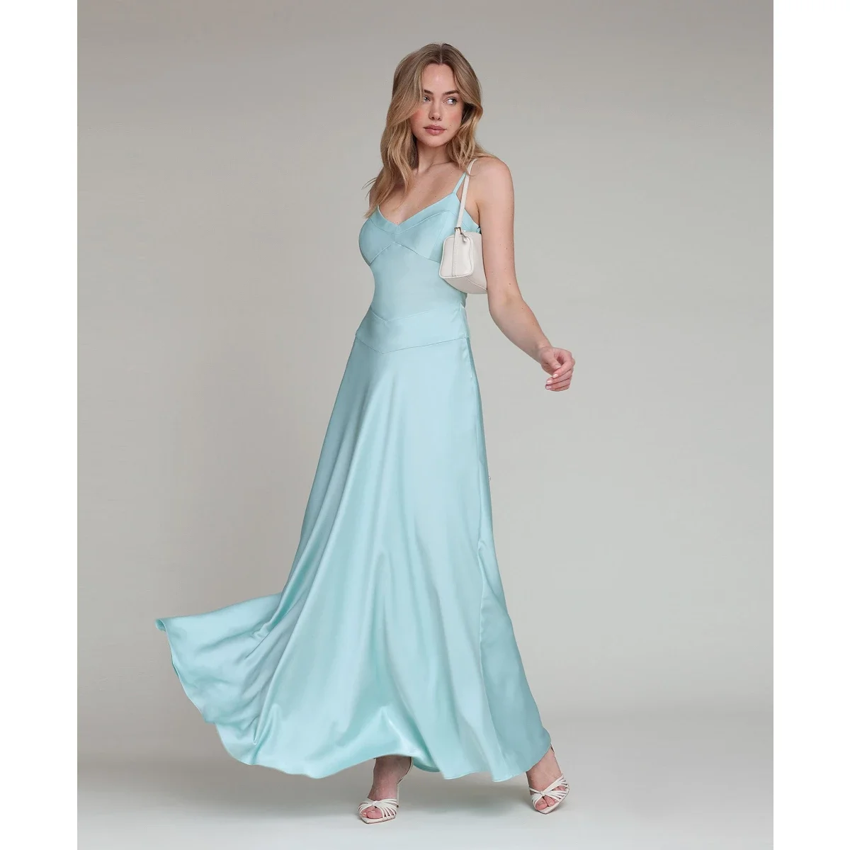 Vestido Largo con Escote en V y Espalda con Cordones - imagen 3