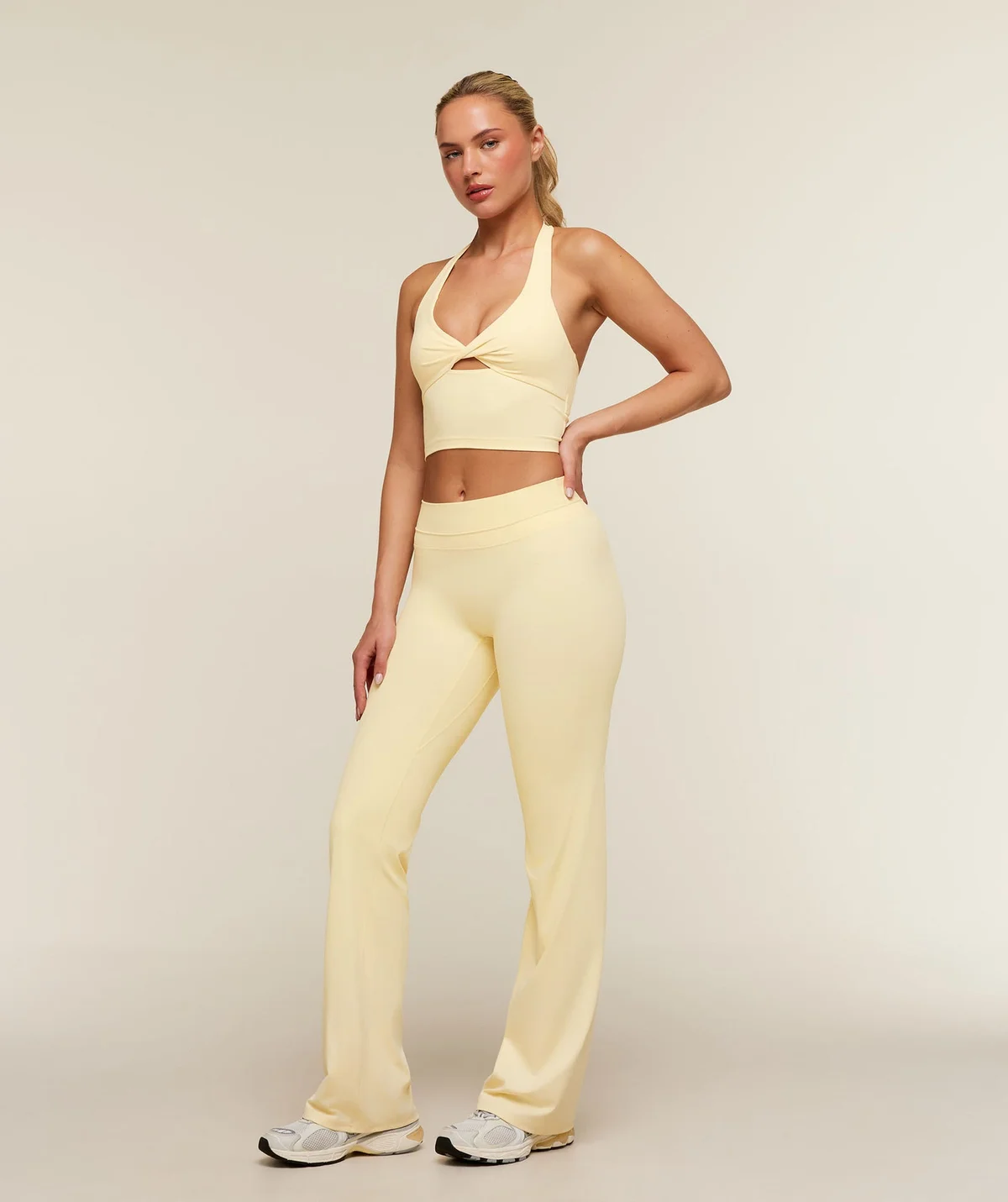 Leggings Whitney de Tiro Medio con Bota Acampanada - imagen 4