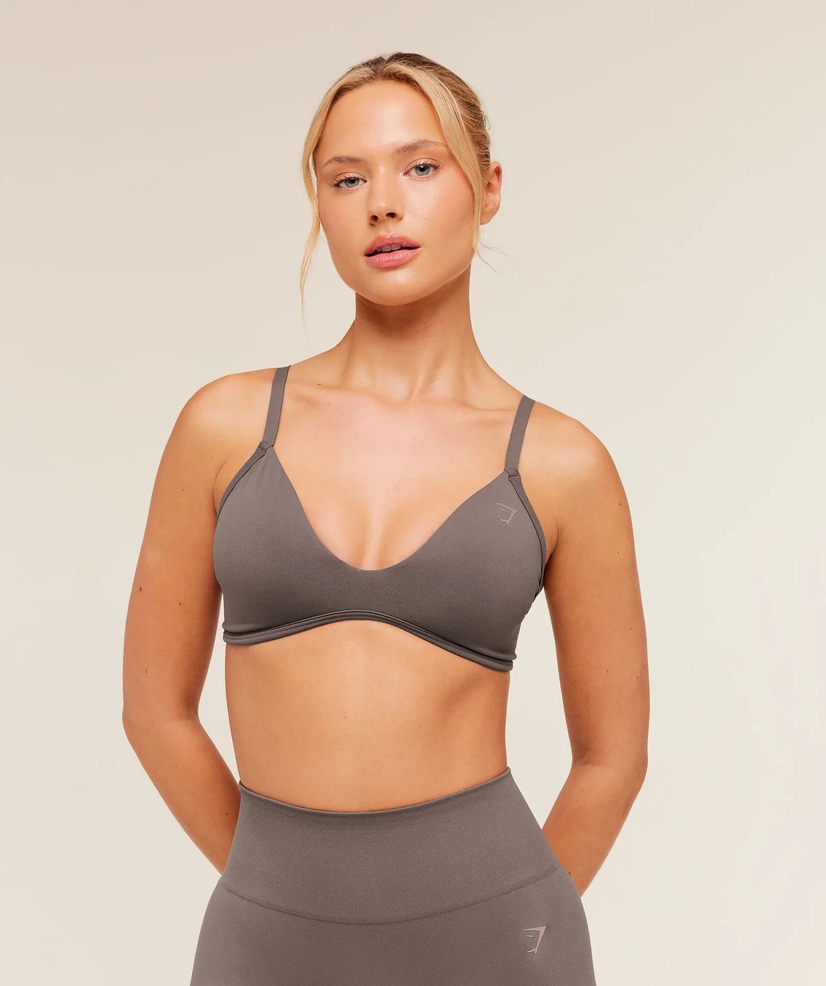 Top Deportivo Soft Sculpt de Cuello en V