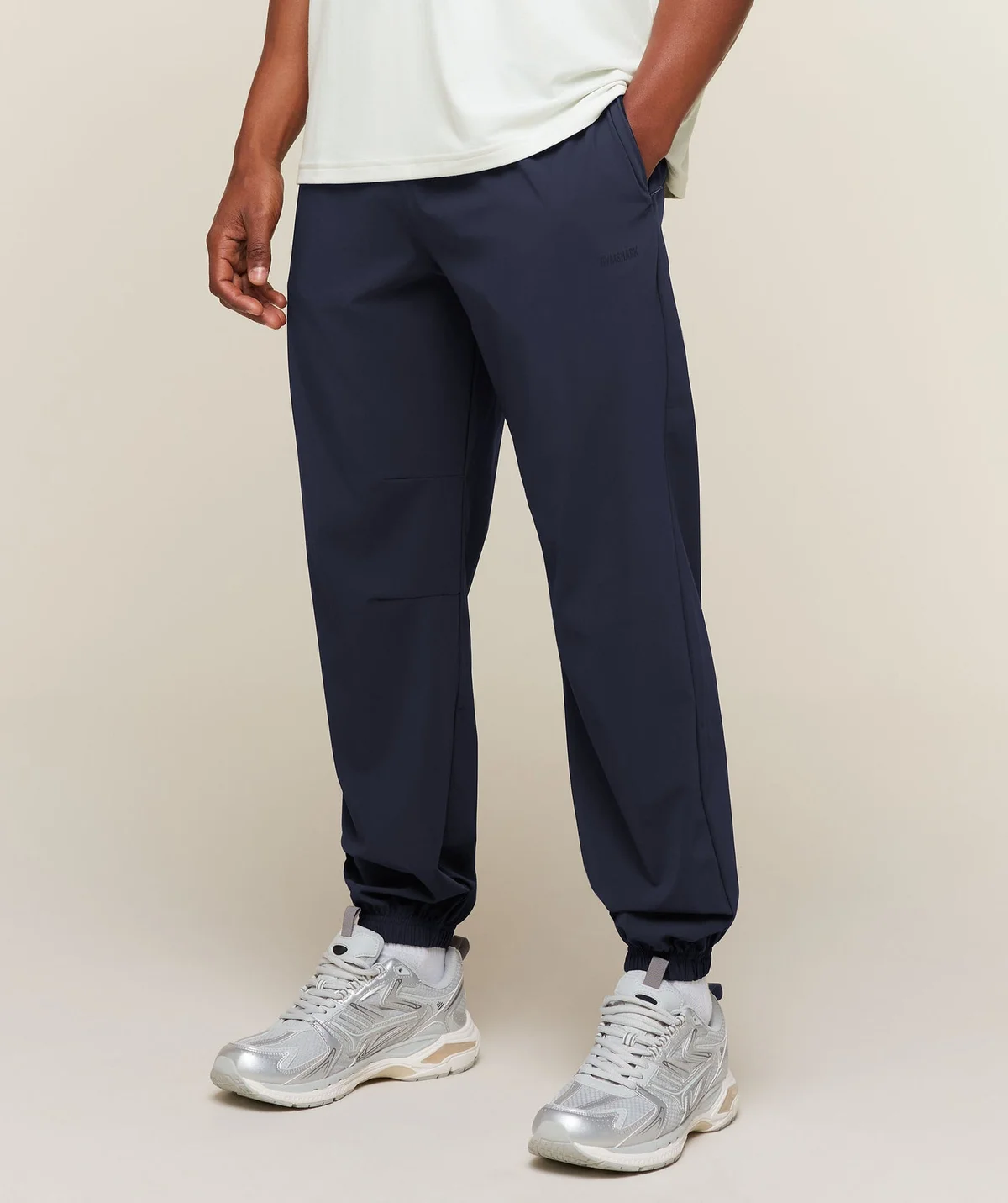 Pantalón Jogger Campus Crest con Tejido Woven
