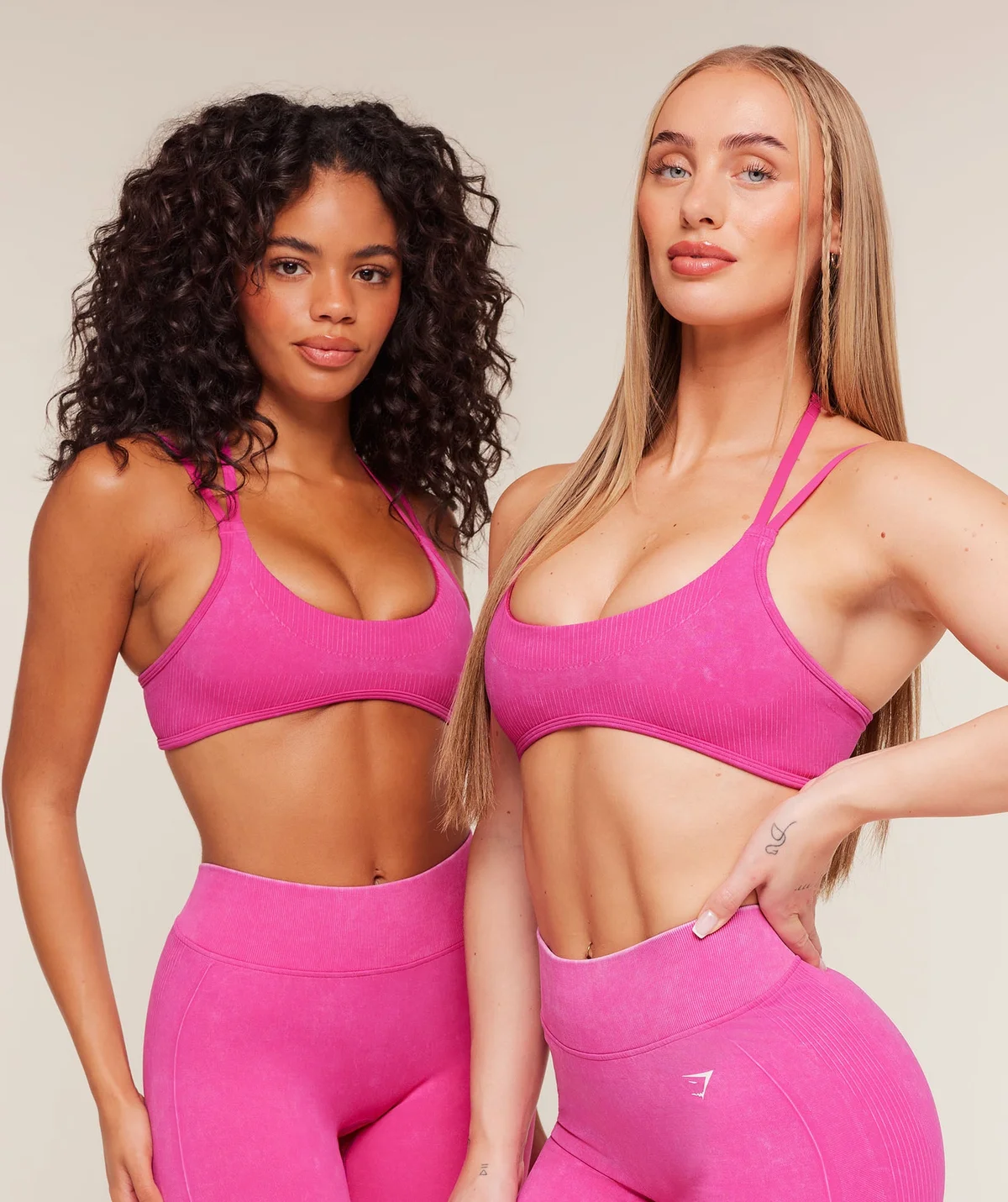Top Deportivo Gymshark x Bratz Light Support - imagen 7