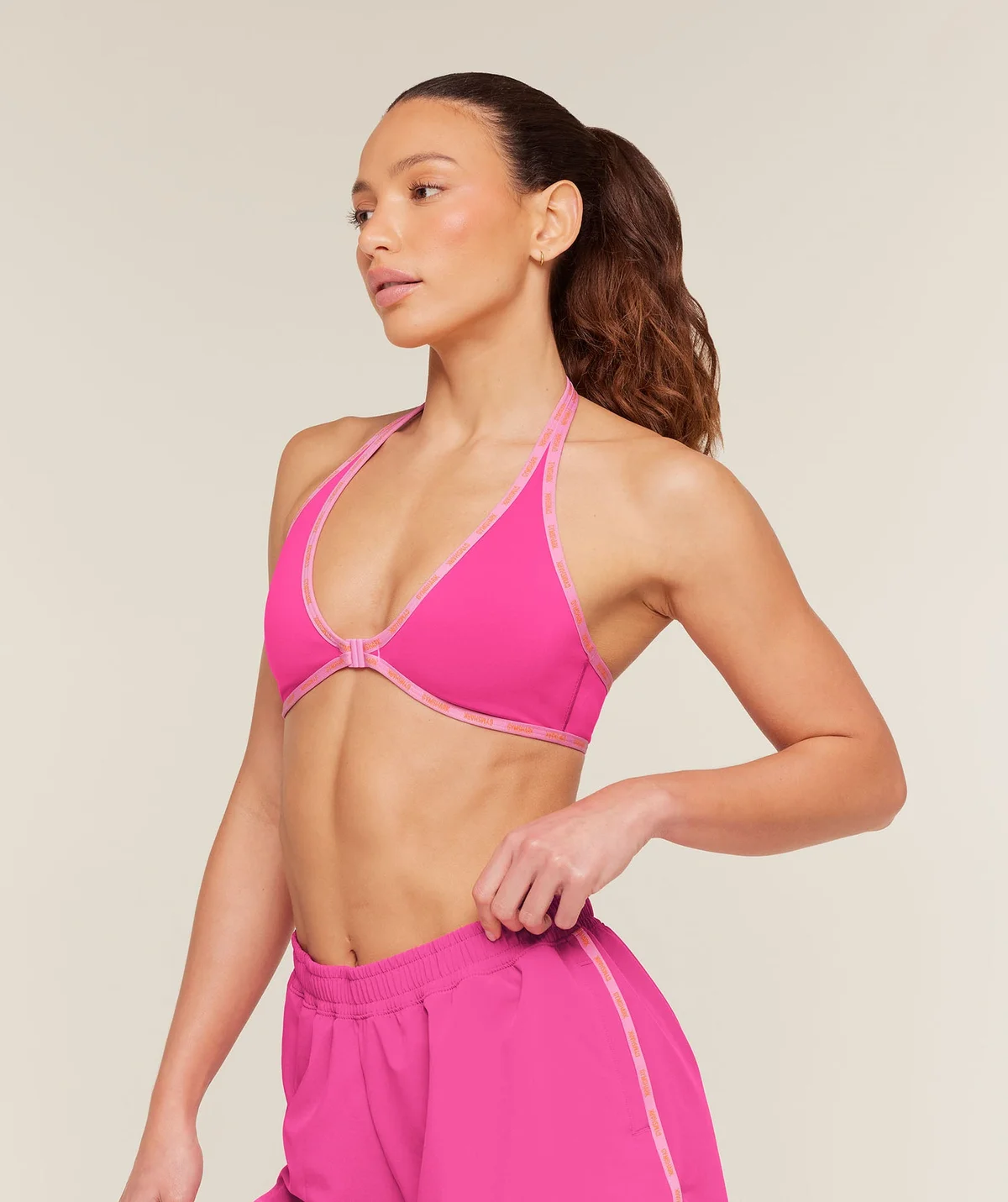 Top Deportivo Micro Logo Clasp Minimal - imagen 3