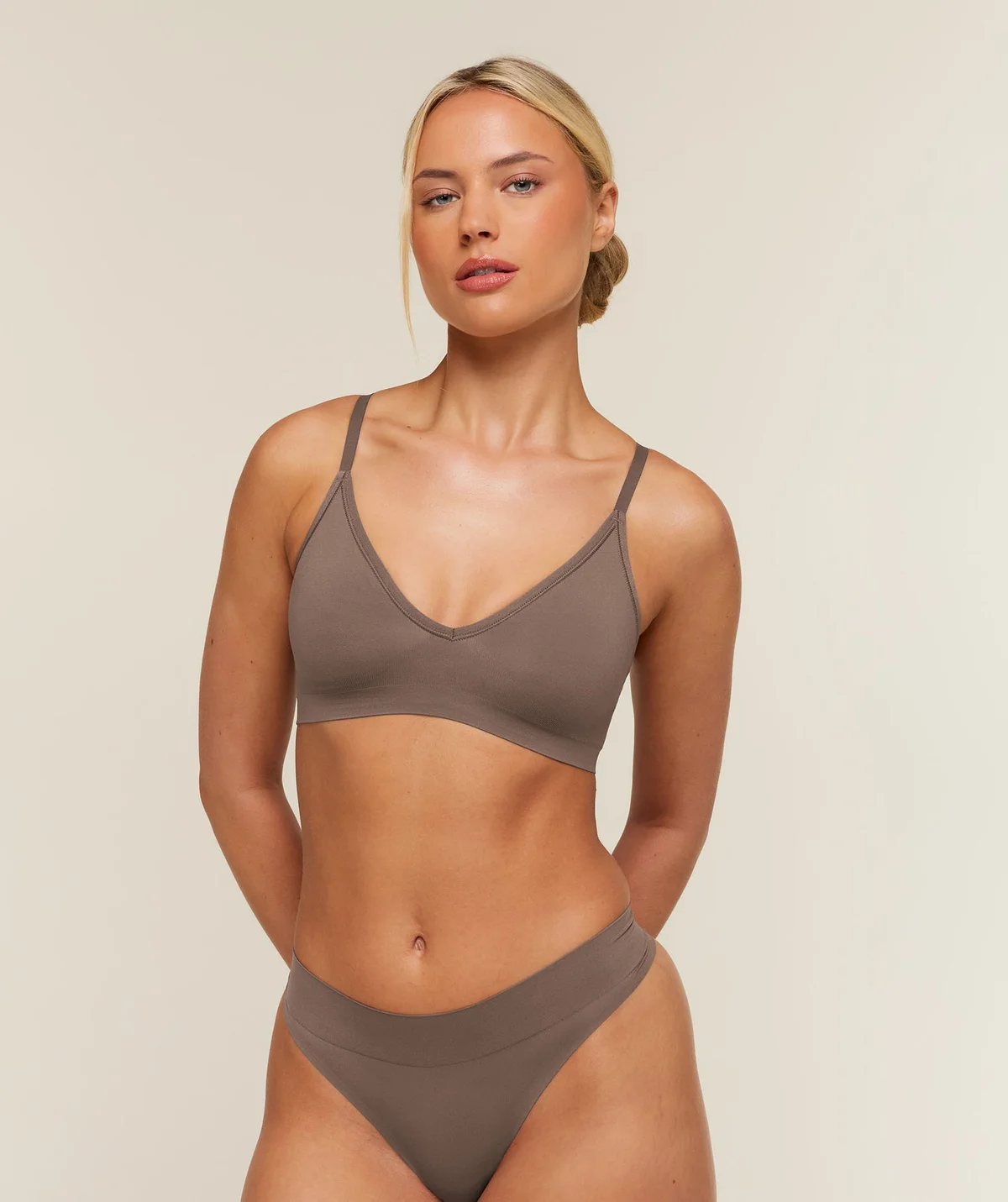 Top Deportivo V-Neck FeatherForm