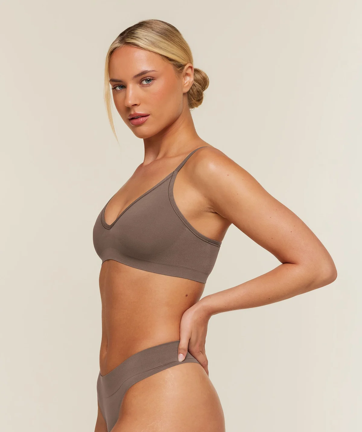 Top Deportivo V-Neck FeatherForm - imagen 3