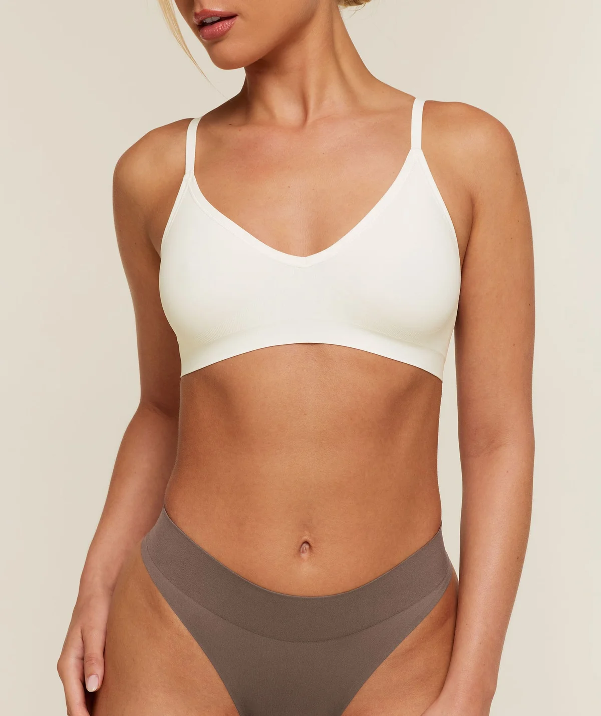 Top Deportivo V-Neck FeatherForm - imagen 5