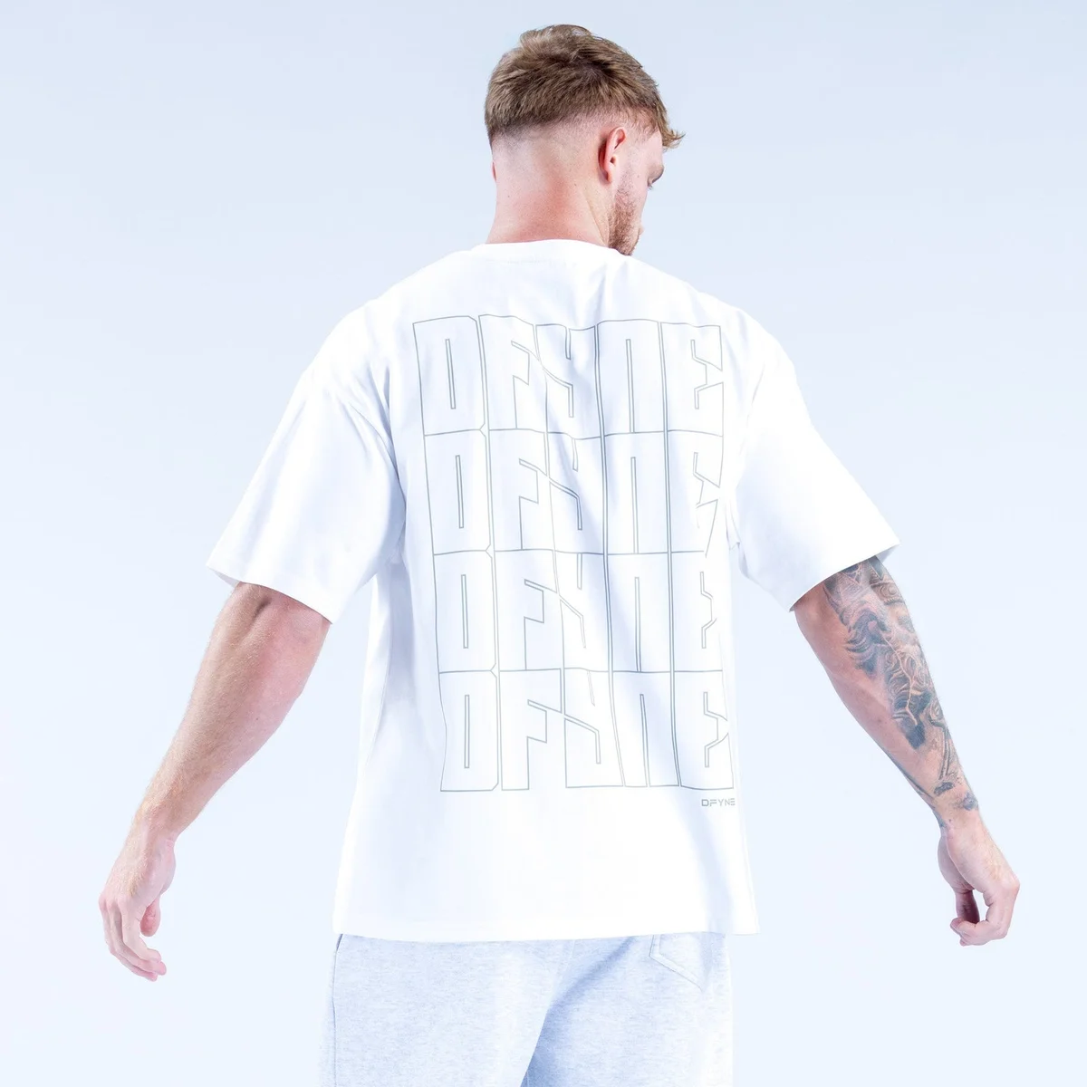 Camiseta Recharge con Gráfico
