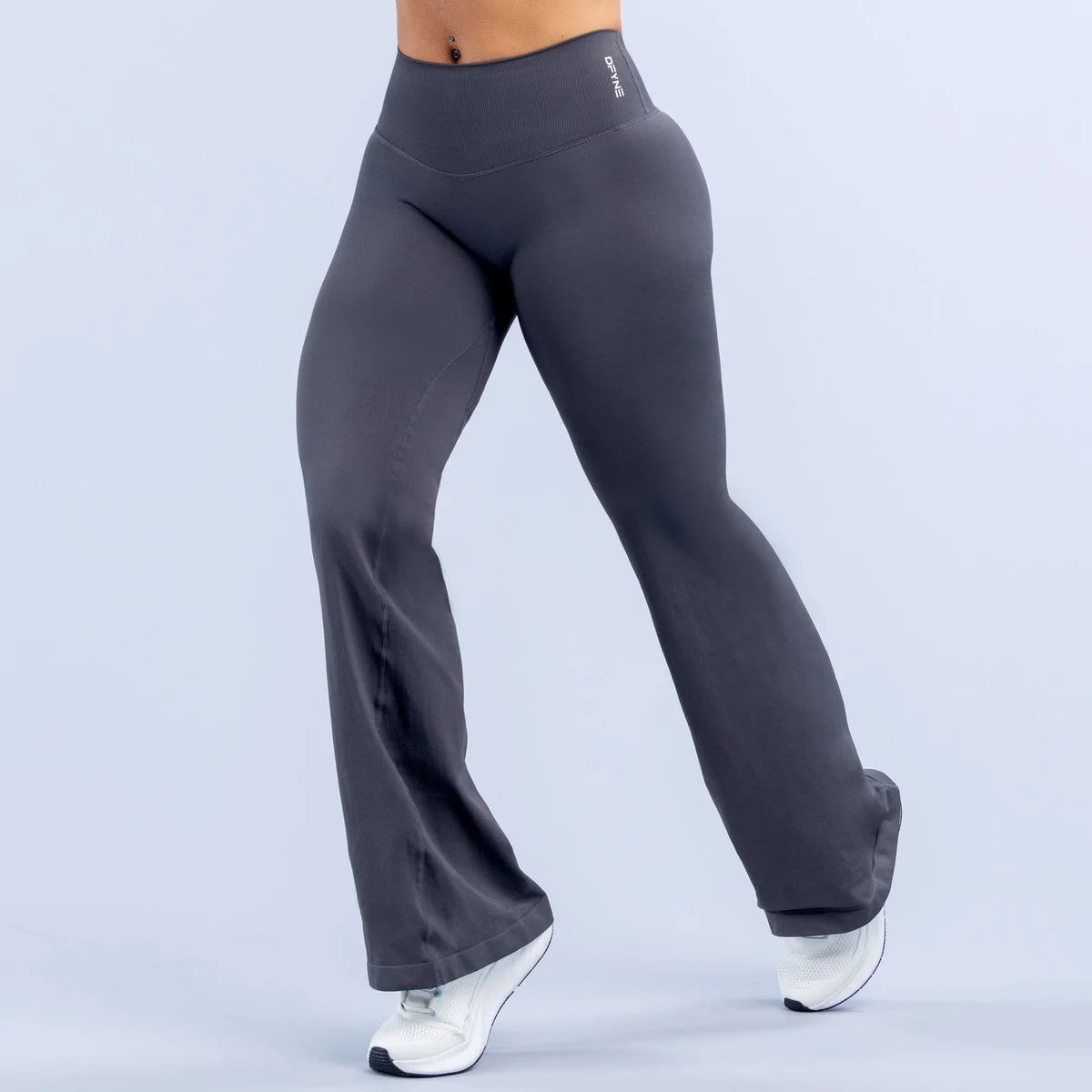 Pantalón Acampanado Dynamic de Cintura Posterior en V