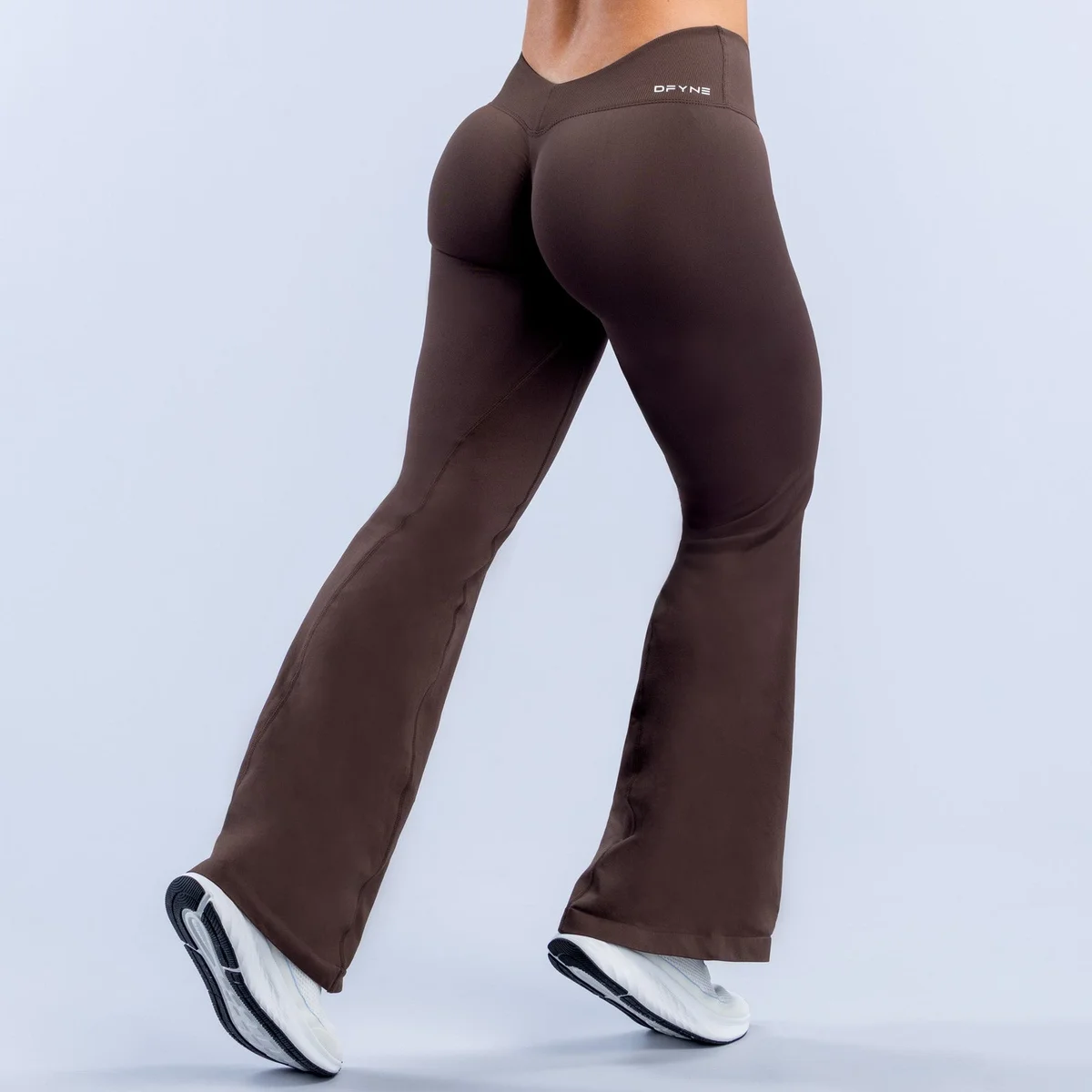 Pantalón Acampanado Dynamic de Cintura Posterior en V