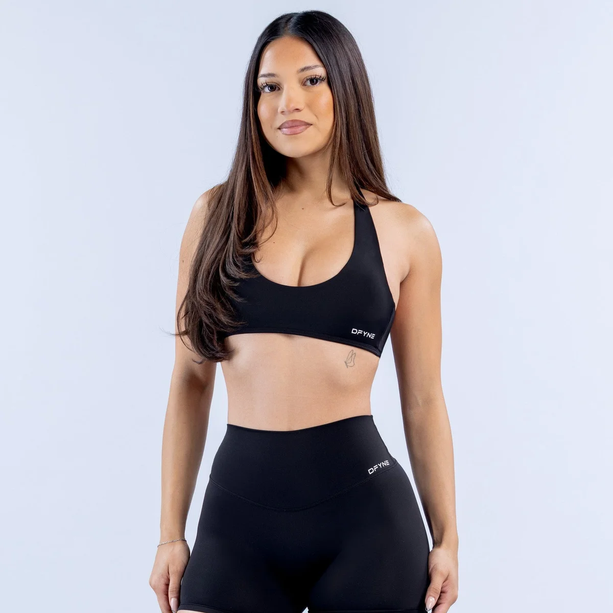Top Deportivo Anisia Halter de Espalda Abierta