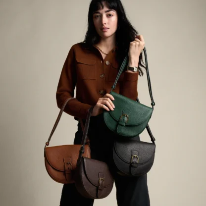 Bolso bandolera de piel Everleigh grande para mujer con solapa - Imagen 2
